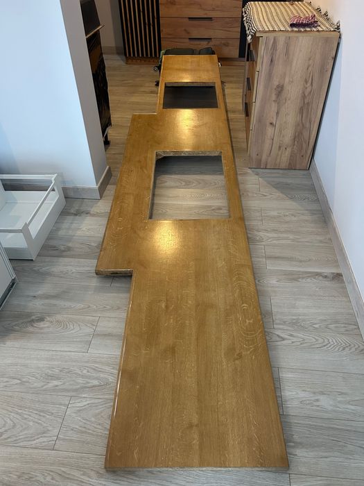 Blat kuchenny,dl. 4- 5 m., w kolorze drewna, w bardzo dobrym stanie