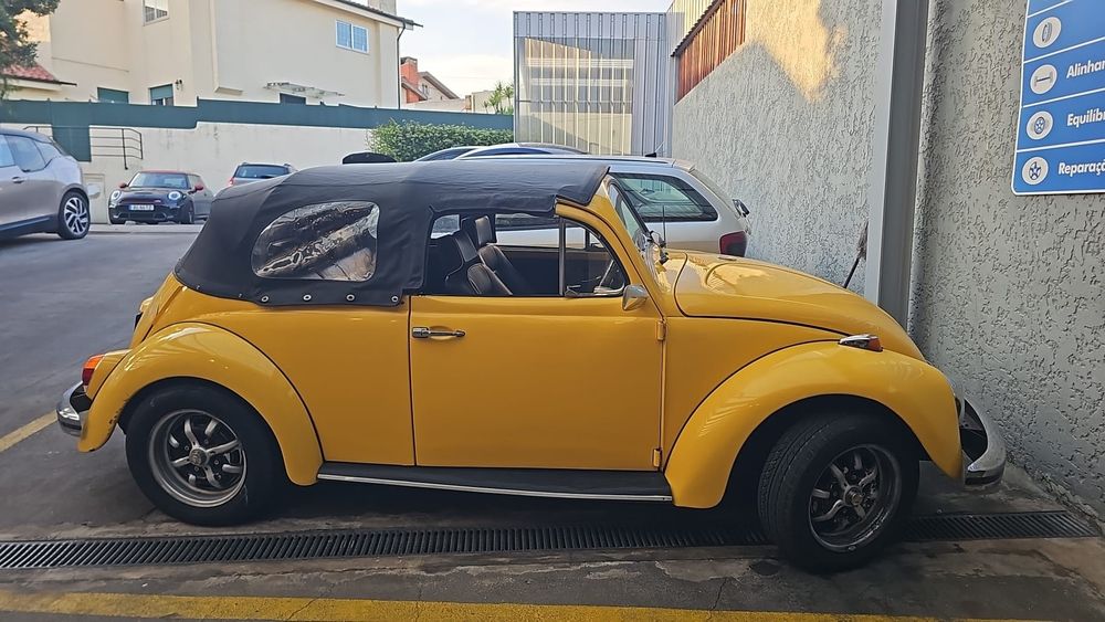 VW Carocha Amarelo Clássico