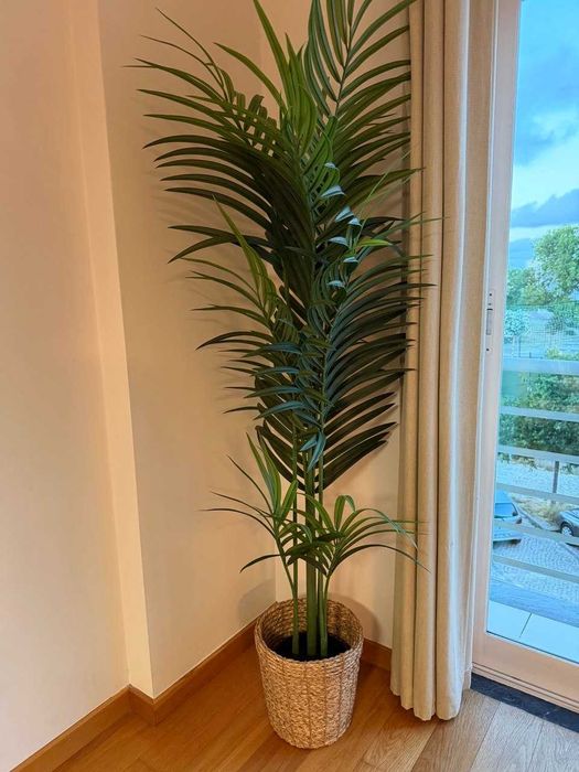 2 Plantas artificiais IKEA com vasos decorativos