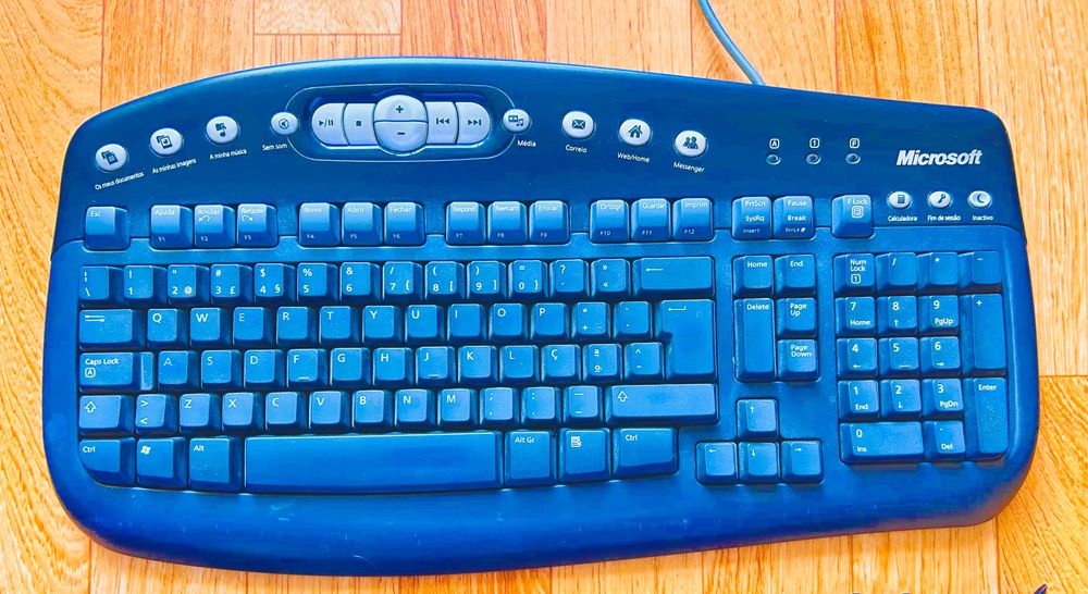 2 Microsoft Keyboards64729953256961121