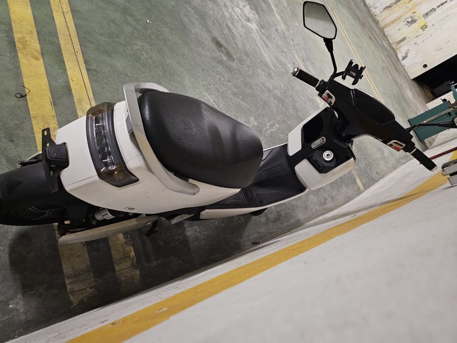 Scoter elétrica em ótimo estado