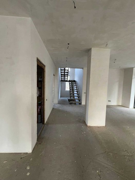 Продаю окрему будівлю в Хотянівці