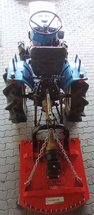 Trator Iseki TX1300, e destroçador / capinadeira