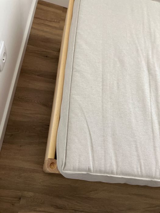 Camas empilháveis e respetivos colchões duas unidades ikea