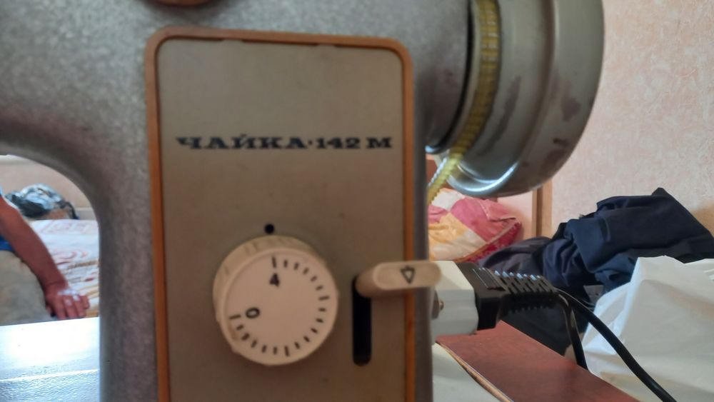 Швейна машинка Чайка 142М з електроприводом