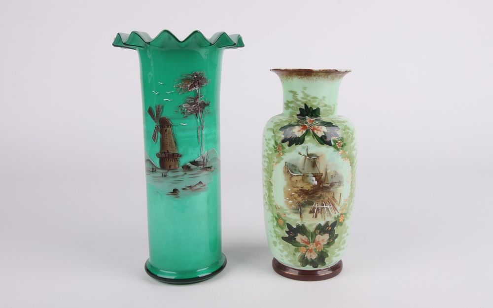 Par de jarras em vidro opalino