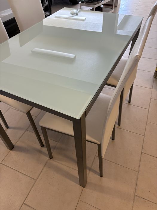 Mesa cozinha e 4 cadeiras 110x70x76