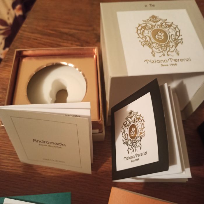 Коробка одеколона Clive Christian