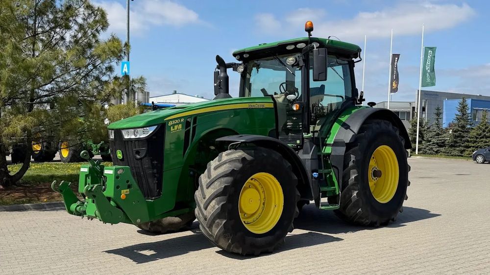 John Deere 8320R