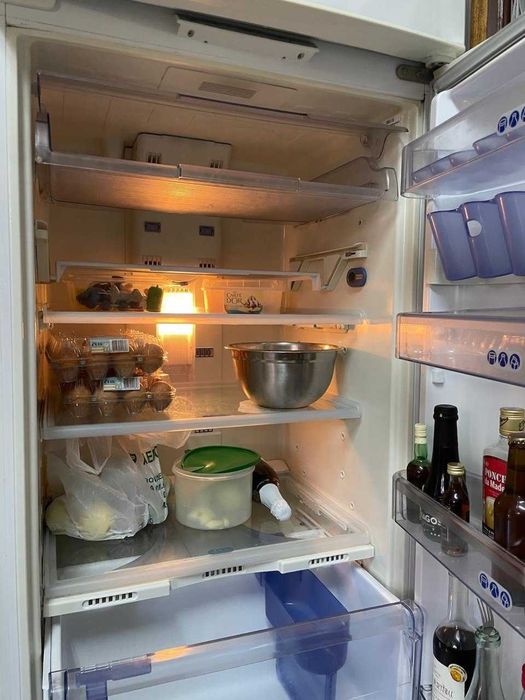 Frigorifico Whirlpool com congelador