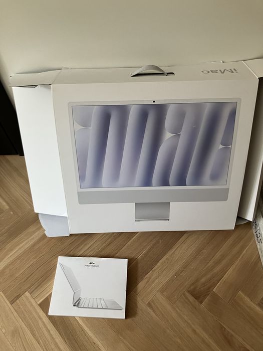 Pudlo karton po komputerze Imac apple