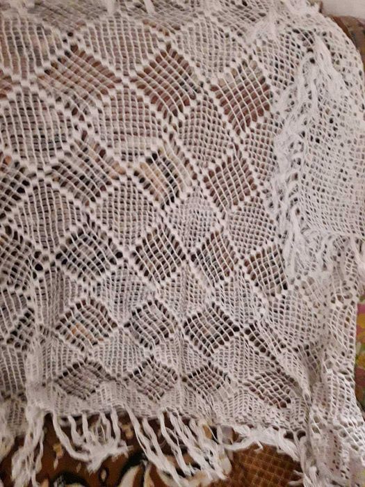 Продам вязаную скатерть крючком размер 1,0х1,5м, салфетки Ришелье