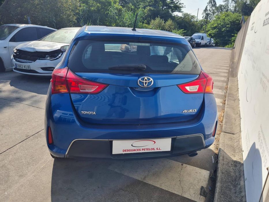 Chapeleira Da Mala Toyota Auris E18