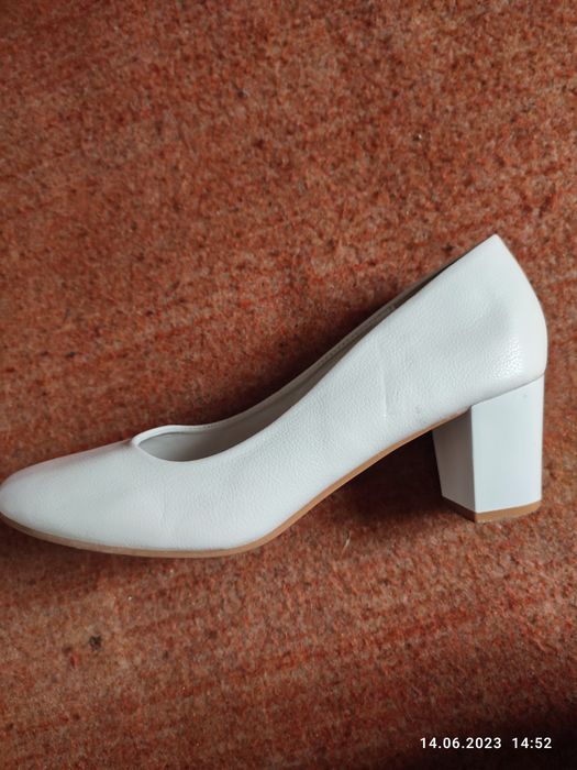 Продам весільні туфлі та аксесуари