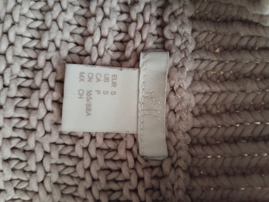 Beżowy sweterek H&M rozmiar S