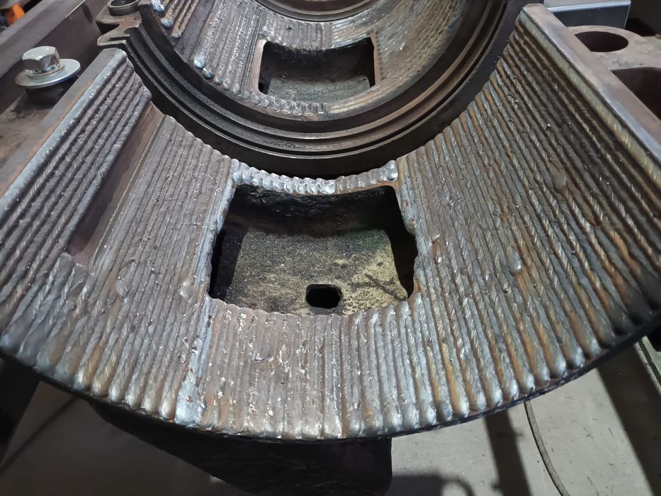 Robot Kuka. Spawanie. Układarka worków Zbijarka palet Sprzedaż Naprawa