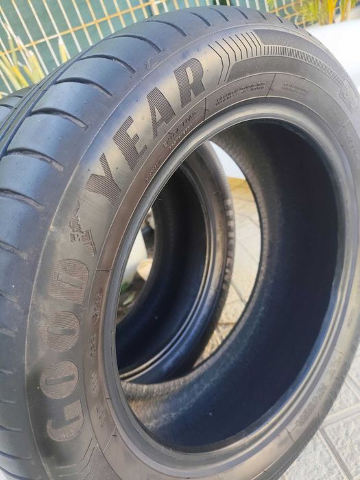 4 pneus seminovos 225-55R17: 2 Goodyear Efficient Grip e 2 Firestone Roadhawk