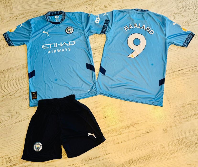 Дитяча футбольна форма різна