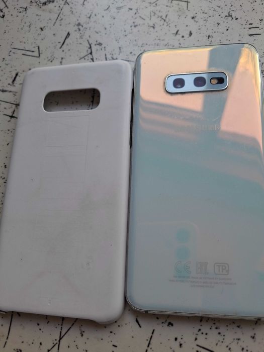 смартфон Samsung Galaxy S10E 6/128GB
