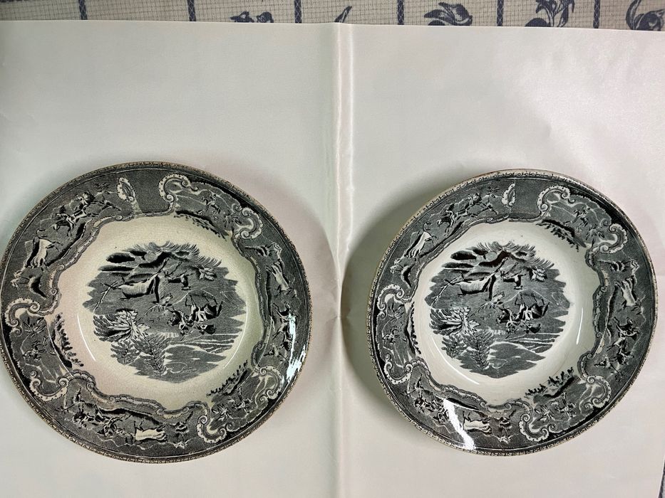 Conjunto 2 pratos com cenas de caça