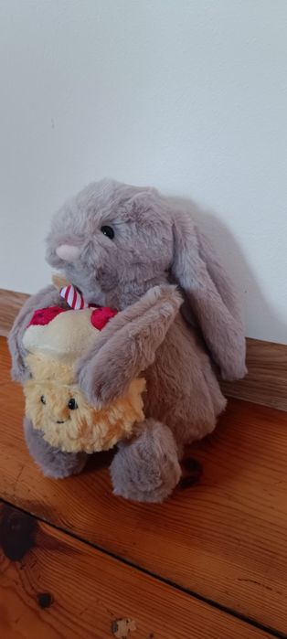 Pluszak Królik z tortem