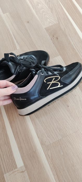 Кросівки жіночі шкіряні