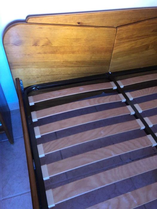 Cama de casal com colchão (Cerne)