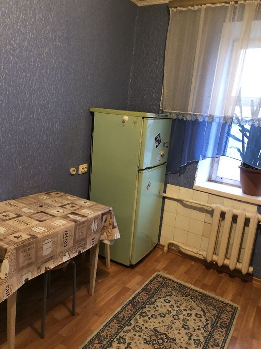 Окрема кімната будинок офіцерів без власників