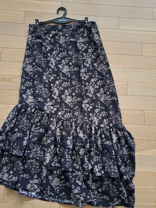 Nowa asymetryczna spódnica midi