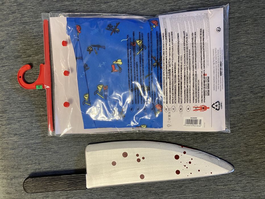 Fato chucky M + cutelo + peruca