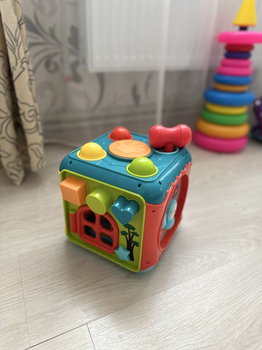 Бізі куб в ідеальному стані