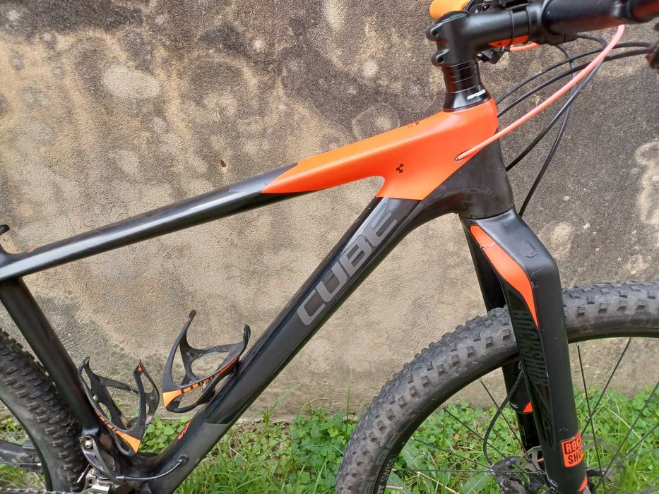 Bicicleta Cube Carbono