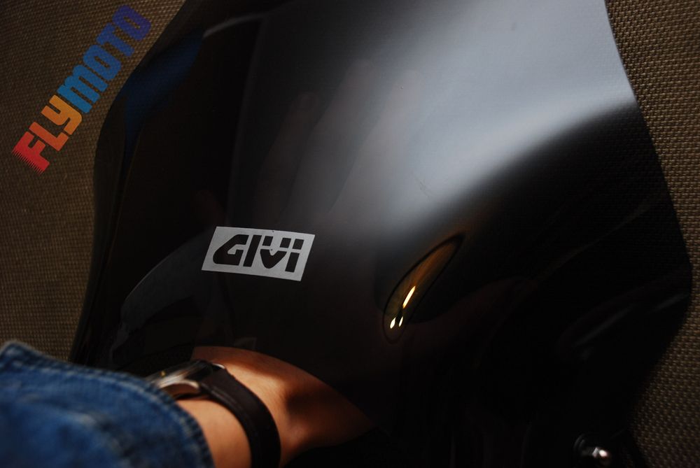 Ветровик GIVI на мотоцикл ветровое стекло обтекатель вітрове скло мото