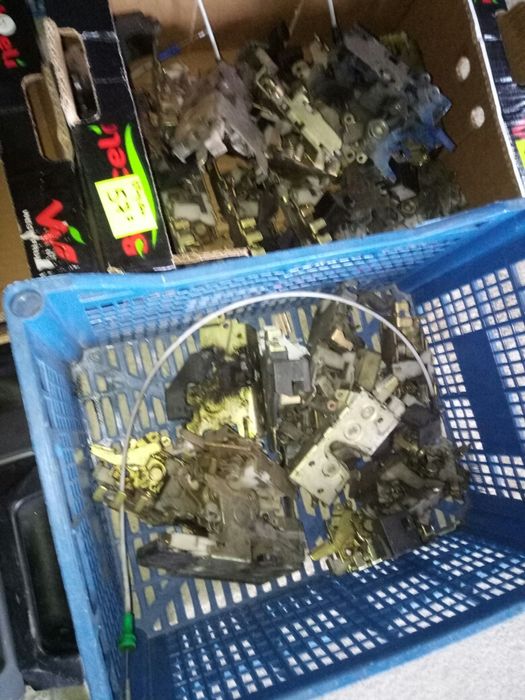 Замок двeри двeрки капота ручка sprinter 903 lt