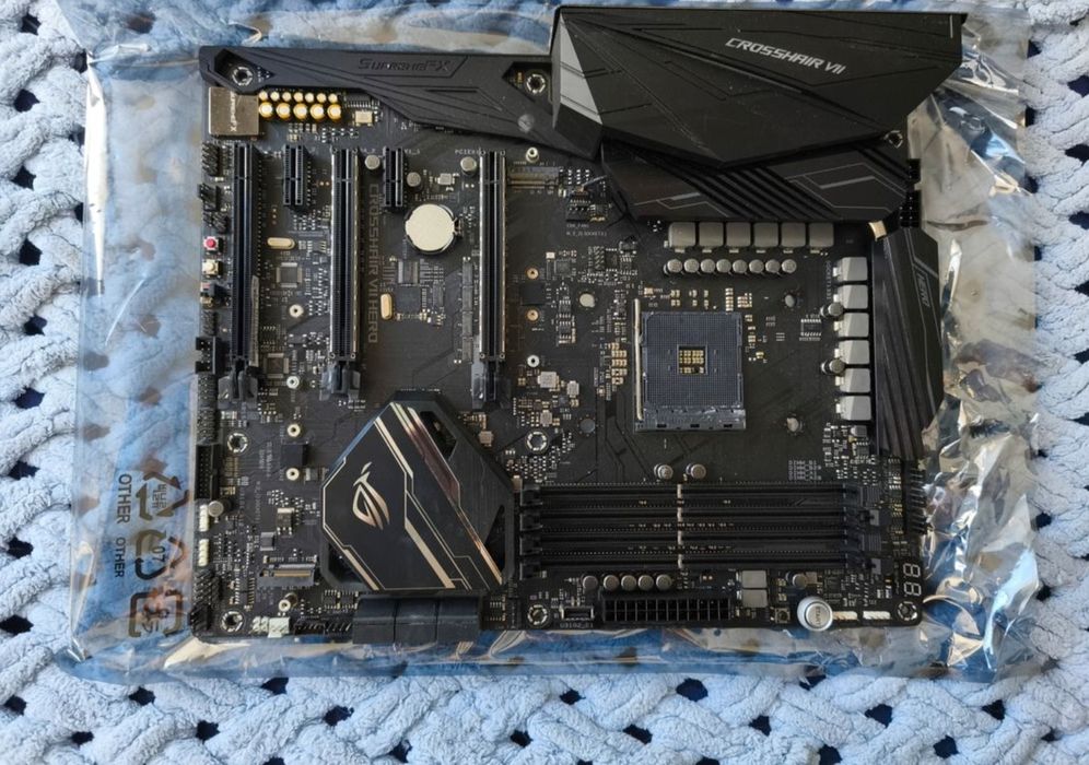 ASUS ROG Crosshair VII Hero + AMD Ryzen 5 5600X + 16gb Trident Z DDR4 36000