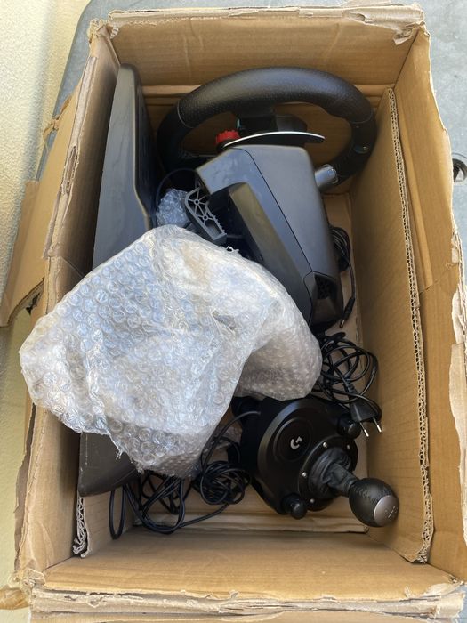 Logitech G29 + Shifter (PS5/PS4/PC)