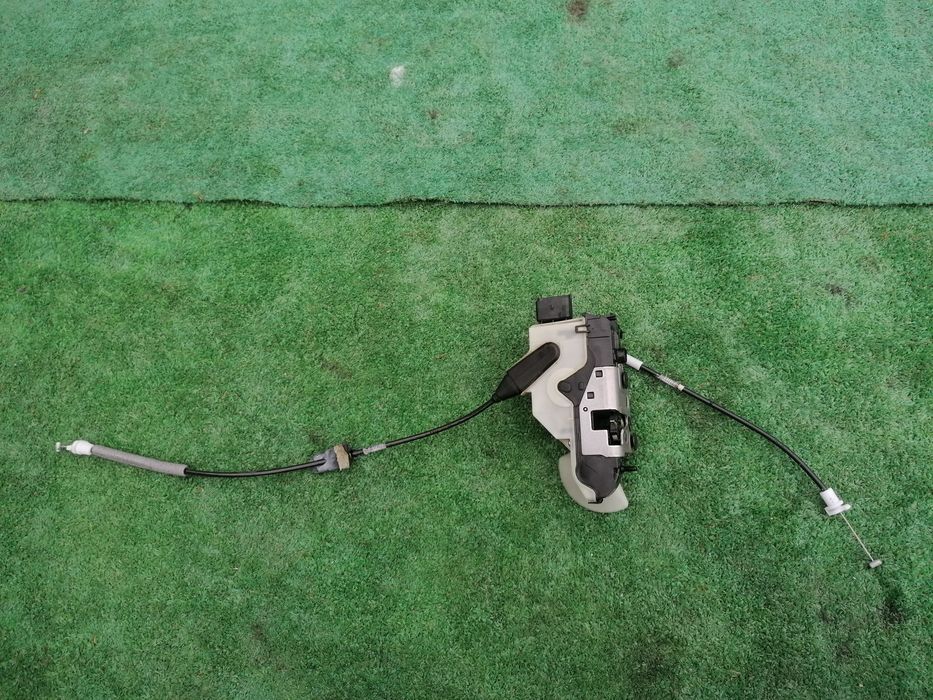 Fecho da porta Frente esq. Peugeot 208