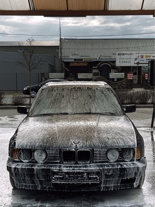 Дві BMW E34 touring m50