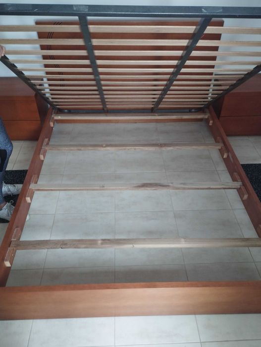 Cama de casal completa em madeira maciça