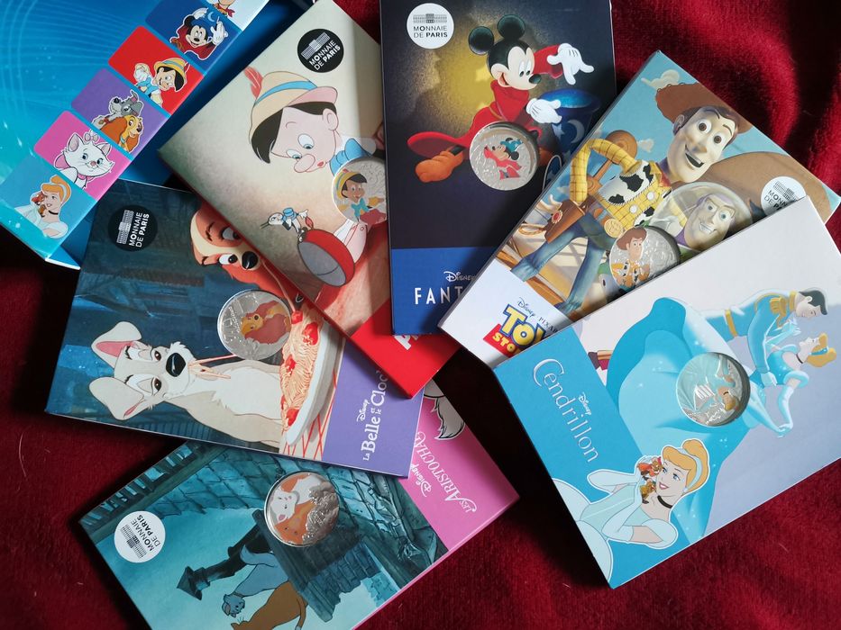 Conjunto de 6 moedas coloridas da coleção Disney