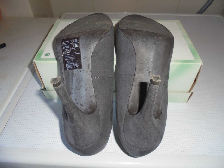 sapatos de mulher cor cinza