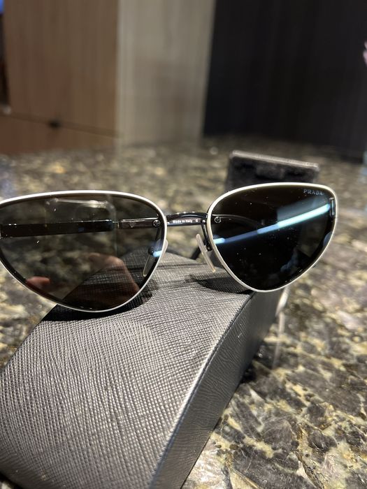 Сонцезахисні окуляри Prada