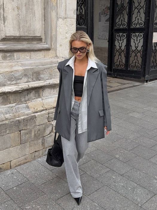 Елегантний сукня-піджак подовжений з акцентними плечима