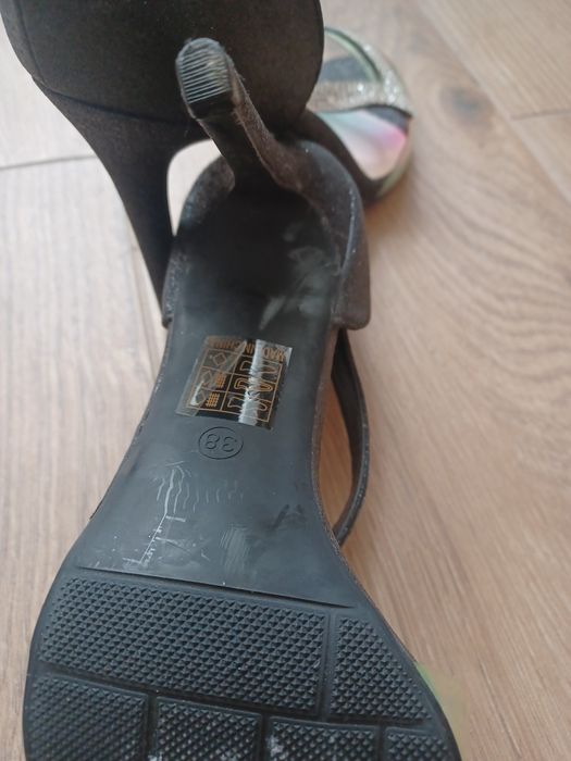 Buty na obcasie letnie