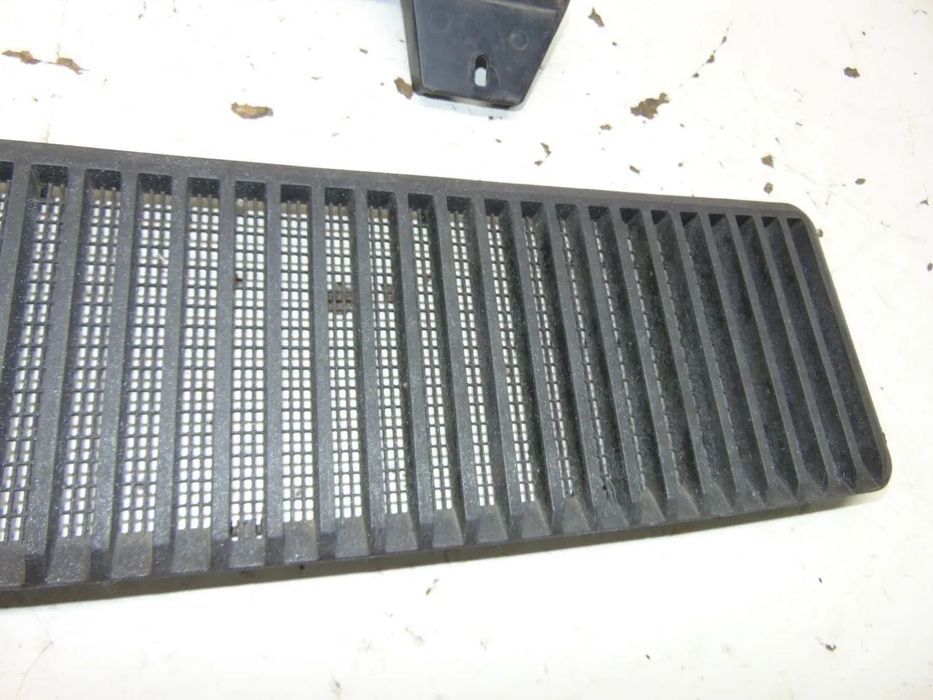 Volvo 340 grelha capot " nova de stock antigo