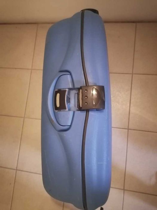 Mala Samsonite de porão