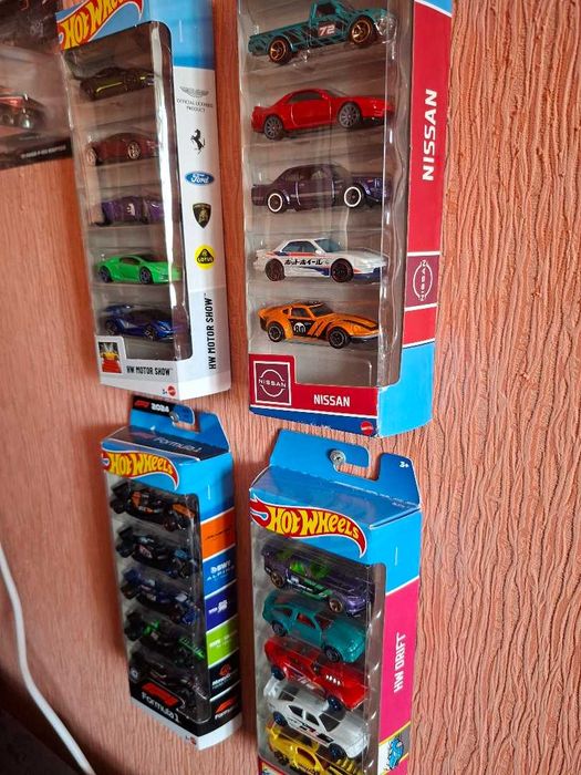 Колекція Hot Wheels 44 машинки: 6 Premium + Treasure Hunt, набір 1:64