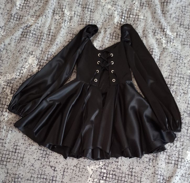 Вечірня сукня або  випуска