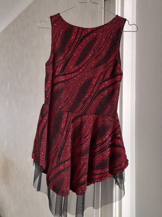 Top preto e vermelho