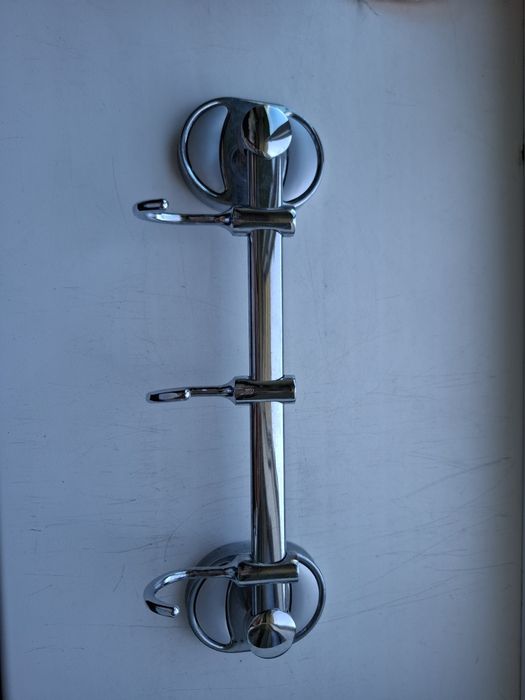 Вешалка для полотенец в ванную